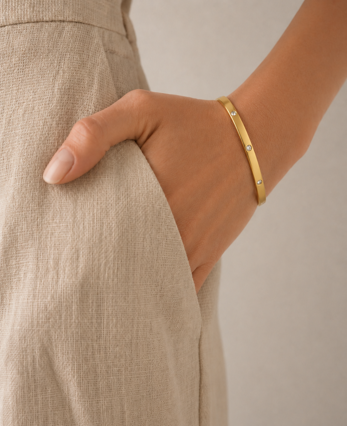 Vintage Reproduction Gold Plated Medium Crystal Bangle