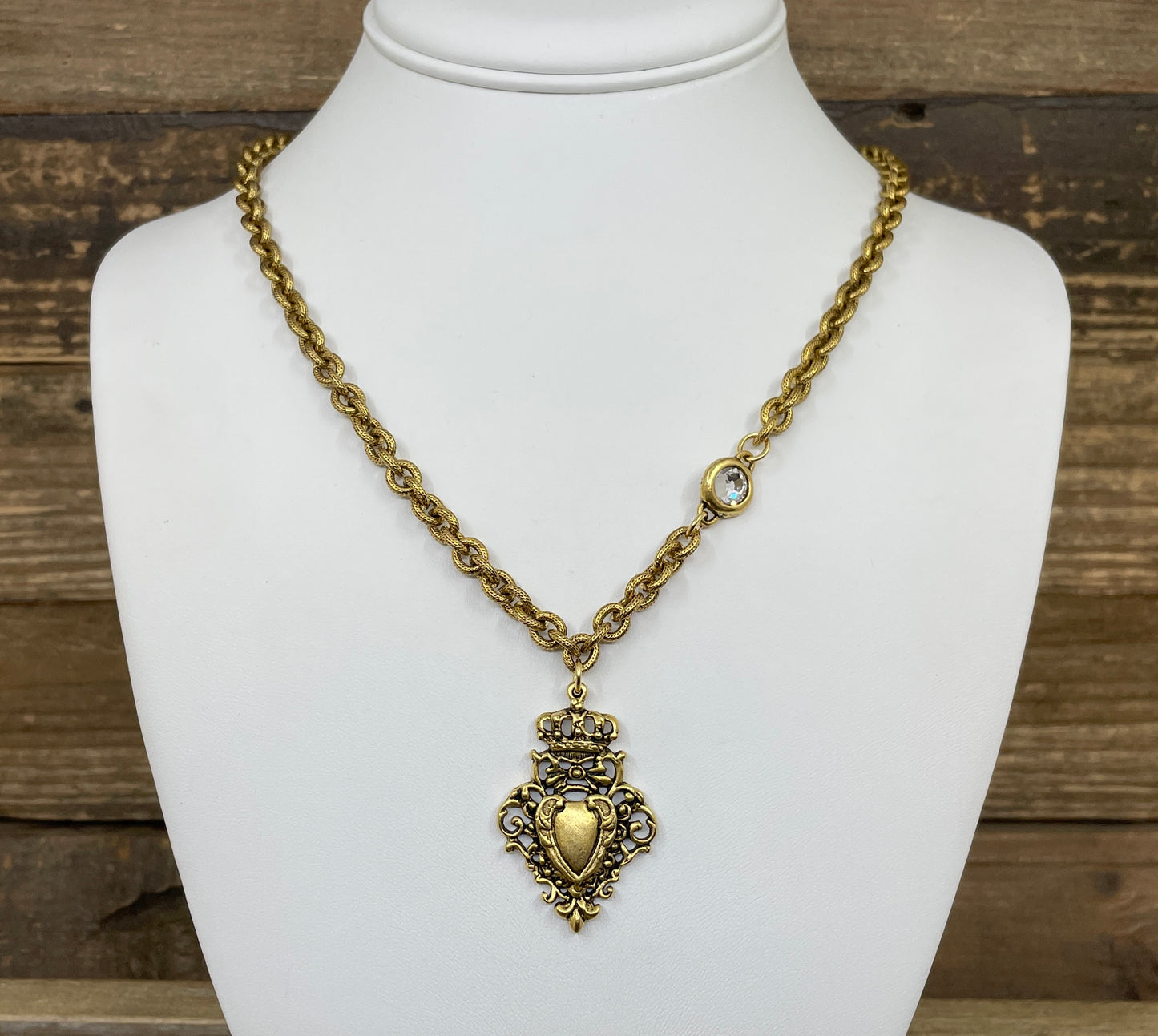 Gold Plated 18" Chain with Gold Queen of Hearts Pendant
