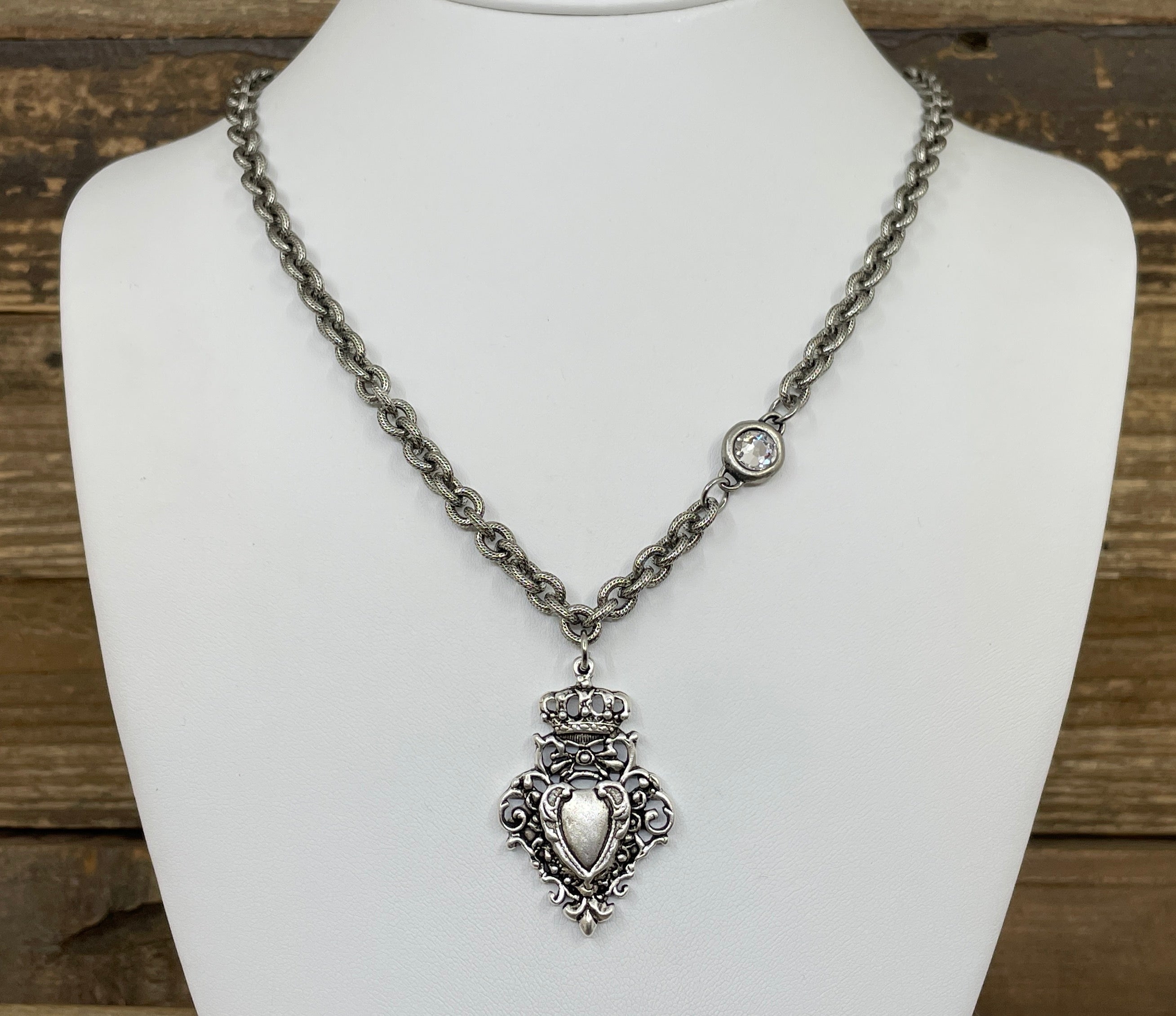 Sterling Plated 18" Chain with Queen of Hearts Pendant