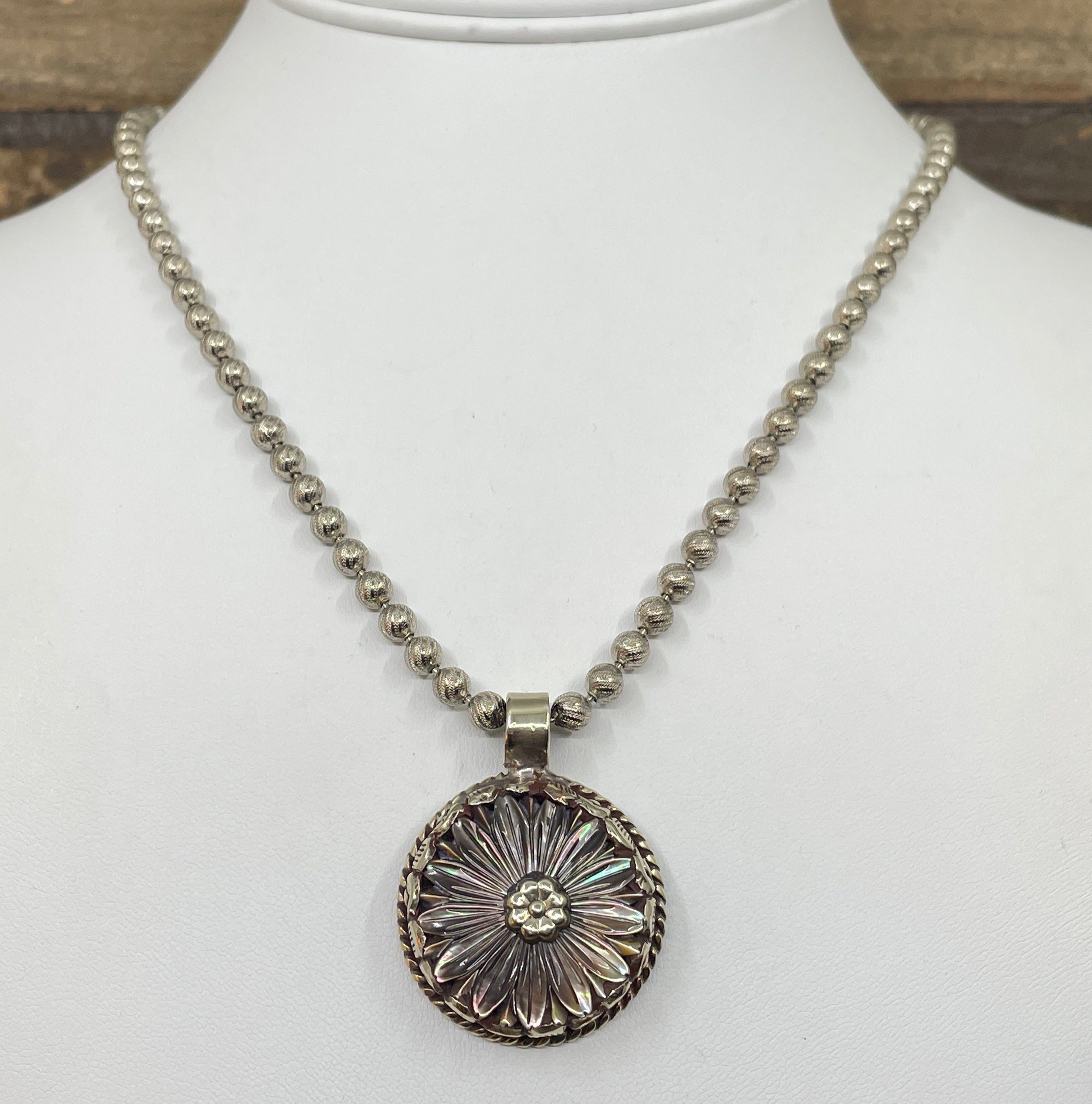 Vintage Black Pearl Flower Pendant Necklace