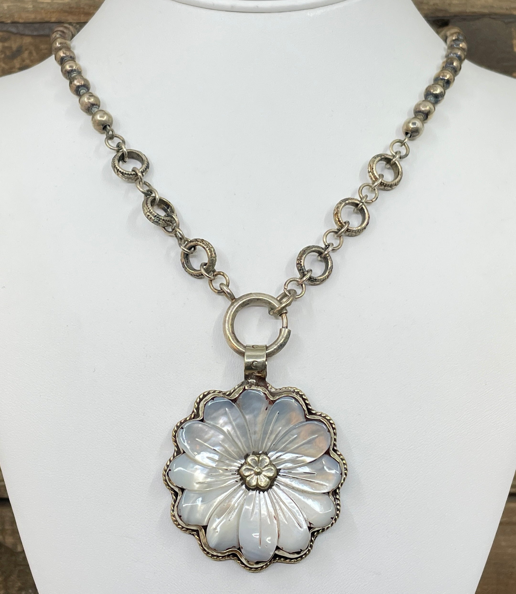 Hellberg's Jewelers - 14K Yellow Gold Necklace With Flat Mother Of Pearl  Flower