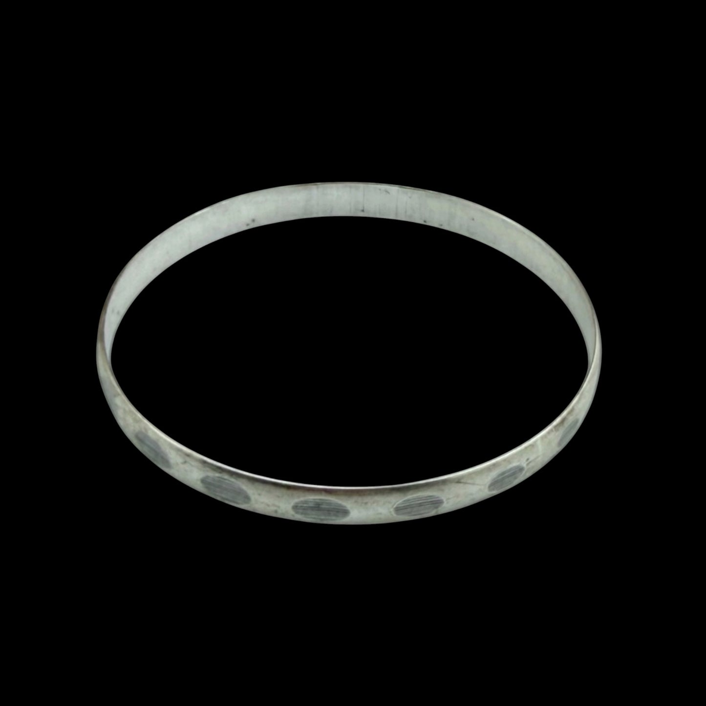 Vintage Hammered Medium Silver Bangle