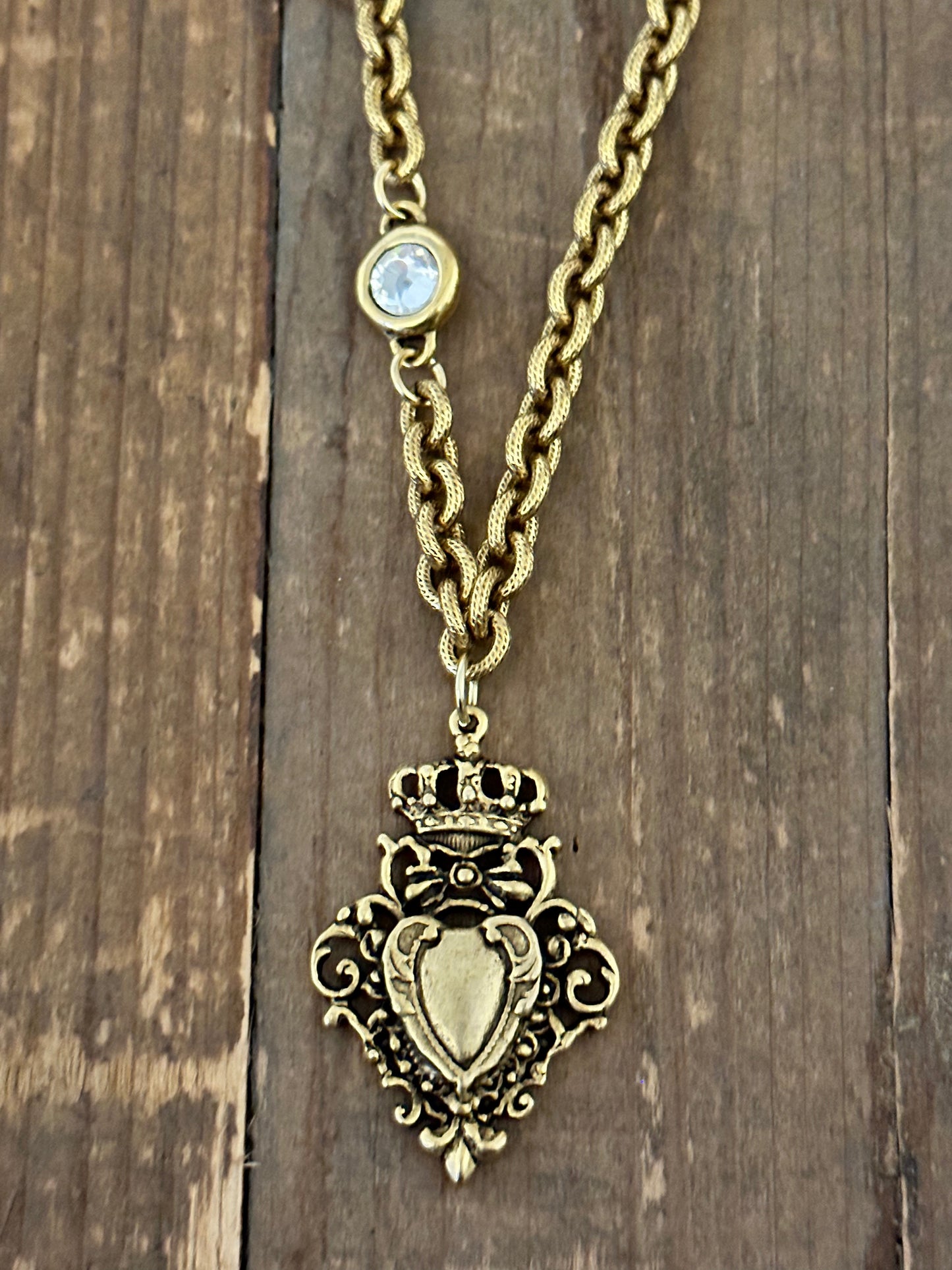 Gold Plated 18" Chain with Gold Queen of Hearts Pendant