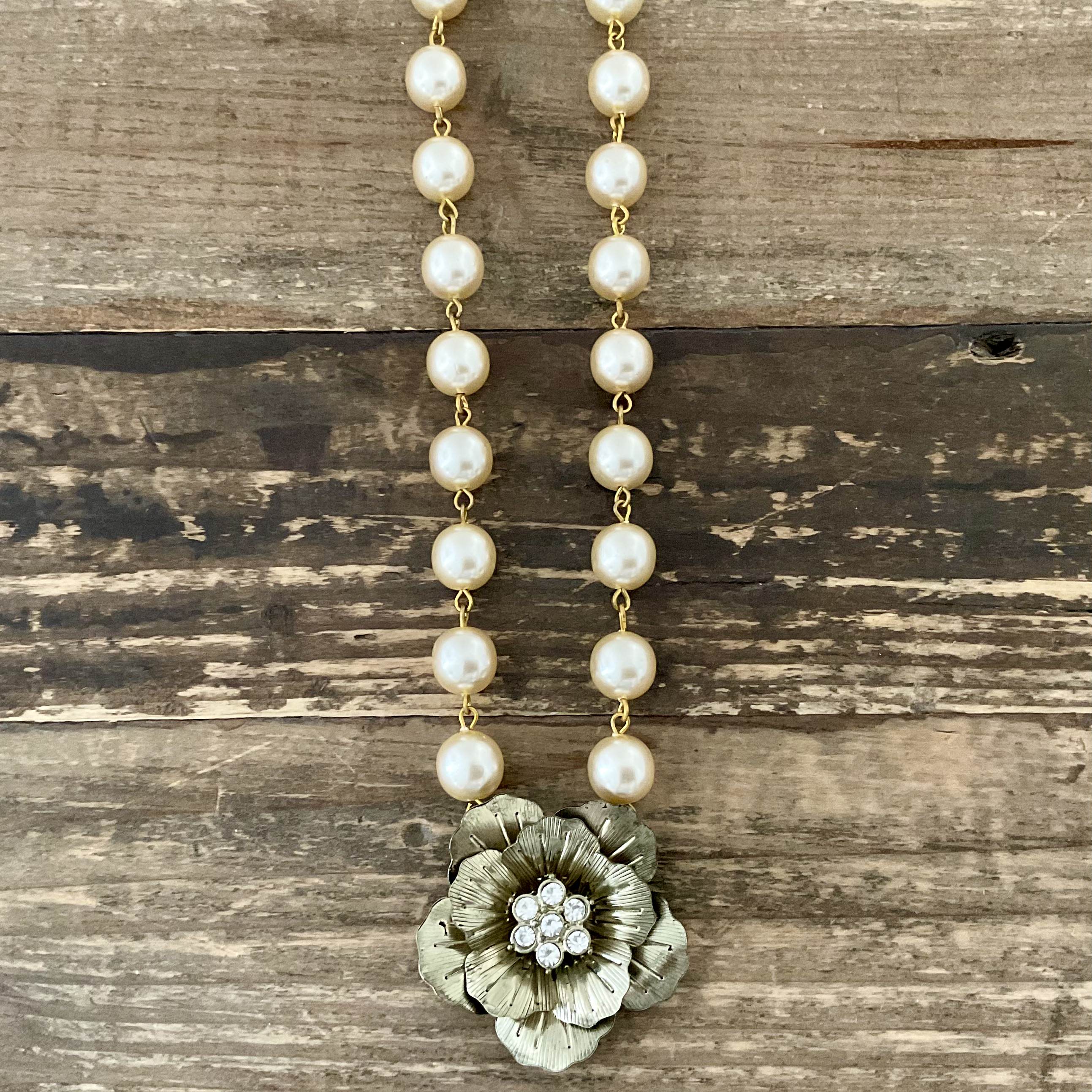 Vintage Gold Flower & Pearl Necklace