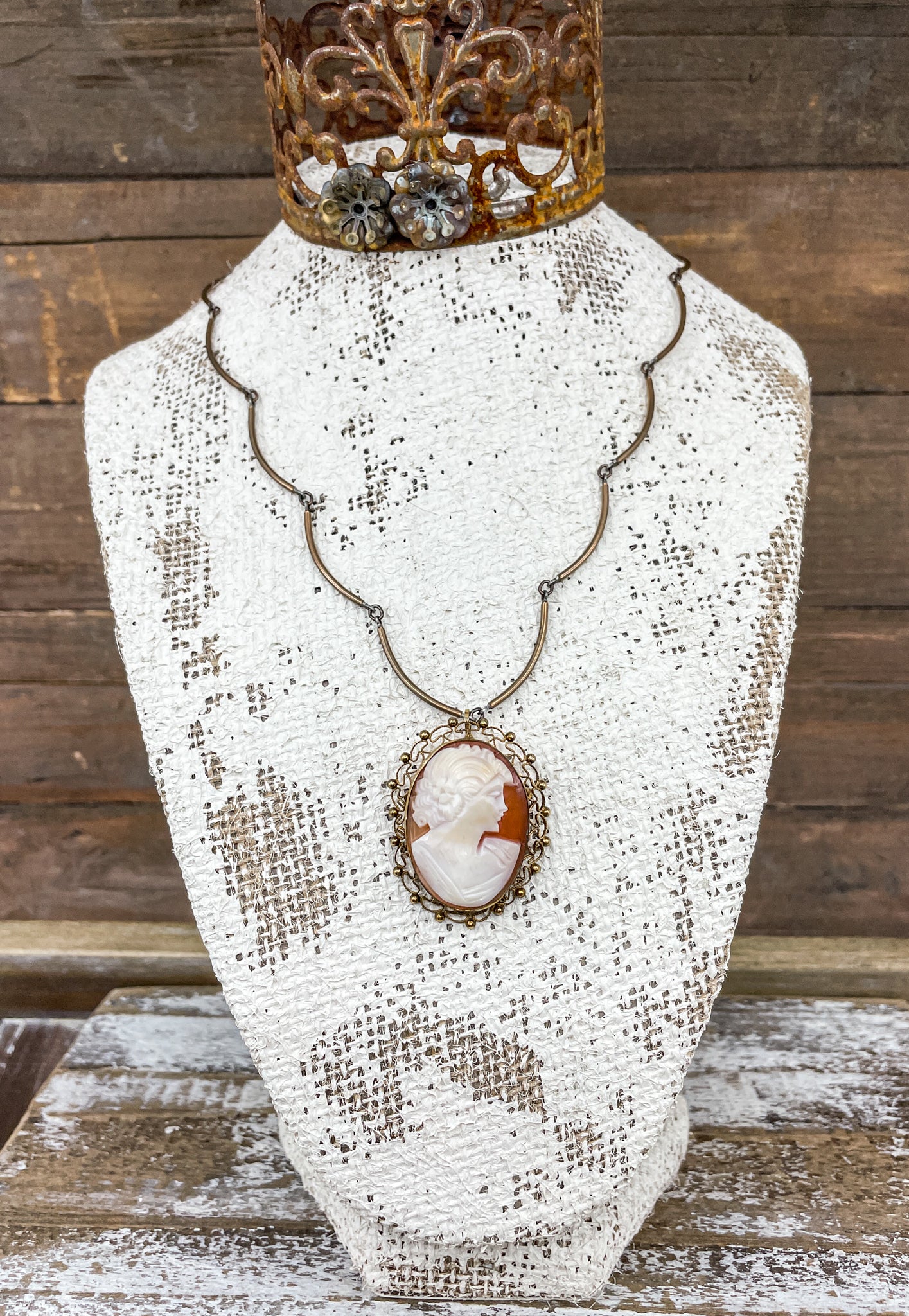 Vintage Shell Cameo Necklace
